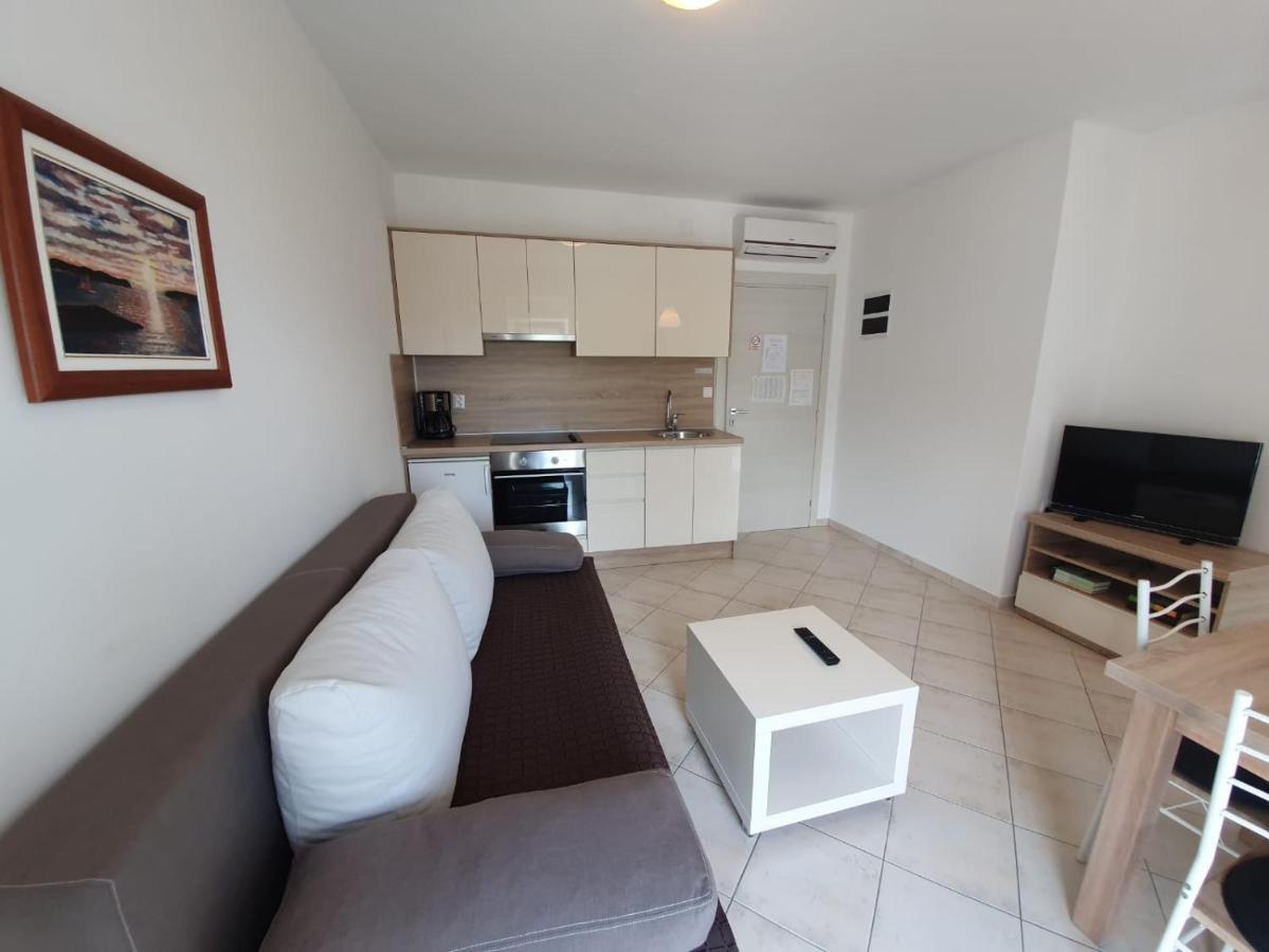 Apartmani Plaza Selce Exterior photo