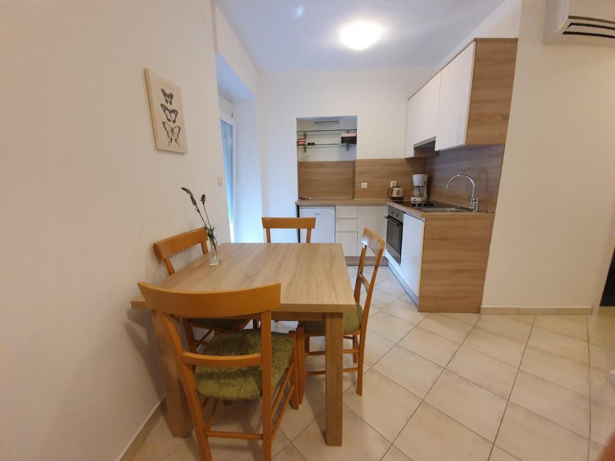 Apartmani Plaza Selce Exterior photo