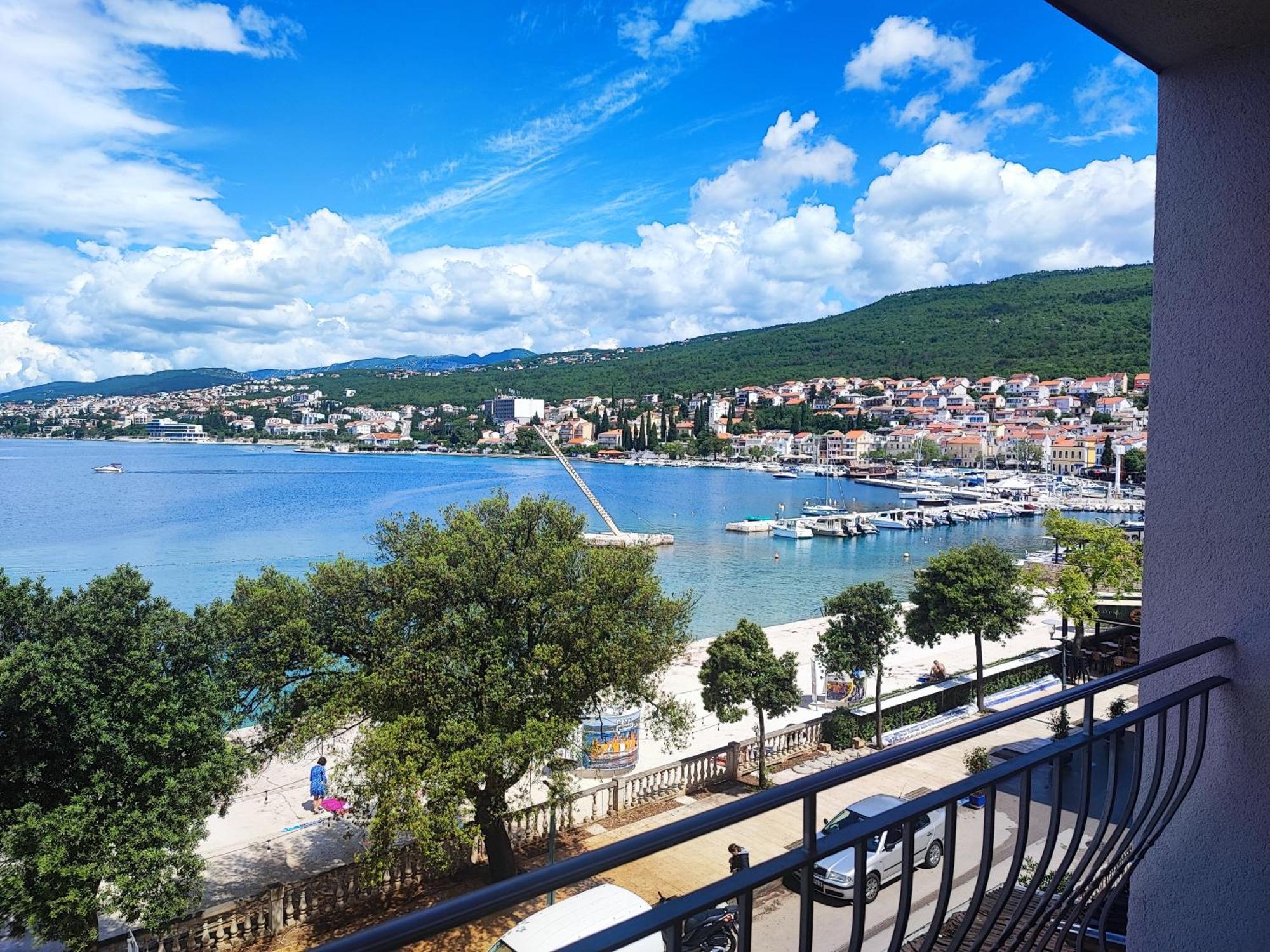 Apartmani Plaza Selce Exterior photo
